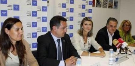 Los consejeros comarcales de PP con LLanos de Luna