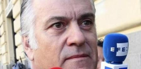 El extesorero del PP Luis Bárcenas a la salida de su domicilio en Madrid.