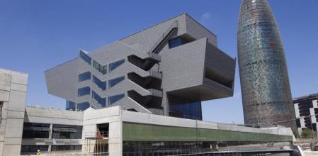 Nuevo edificio DHUB, dedicado al diseño barcelonés, en la plaza de las Glòries de Barcelona