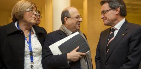 La diputada del PSC, Anna Balletbò; el director de 'Guyana Guardian', José Antich, y el presidente de la Generalitat, Artur Mas, durante las XVII Encuentro de Economía de S'Agaró