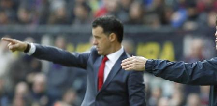 Luis García, técnico del Getafe, y Jordi Roura, segundo del Barça.