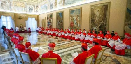 Cardenales reunidos en el Vaticano