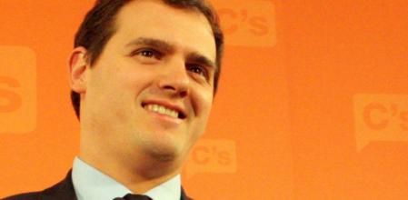 Albert Rivera, en rueda de prensa desde la sede de Ciutadans