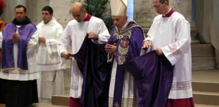 El papa Benedicto XVI, en la misa del miércoles de cenizas