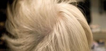 Los piojos se encuentran en el pelo, pero pueden infestar la ropa y artículos que entran en contacto con la cabeza