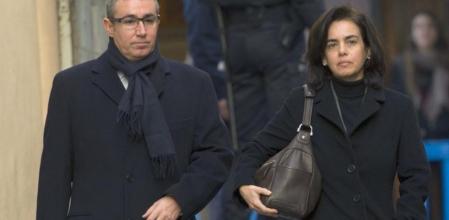 El ex socio de Iñaki Urdangarin en el Instituto Nóos, Diego Torres, acompañado de su mujer, Ana María Tejeiro, a su llegada hoy a los juzgados de Palma de Mallorca