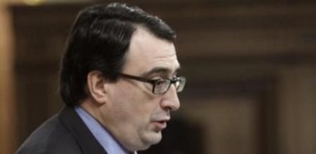 El portavoz del PNV, Aitor Esteban, durante su intervención en la segunda sesión del debate del estado de la nación que tiene lugar hoy en el Congreso de los Diputados.