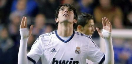Kaka celebra su gol ante el Deportivo de la Coruña