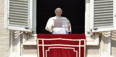 Benedicto XVI, durante el rezo del Ángelus.