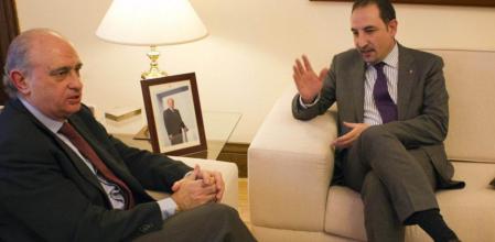 El ministro del Interior, Jorge Fernández Díaz, y el conseller catalán del ramo, Ramon Espadaler