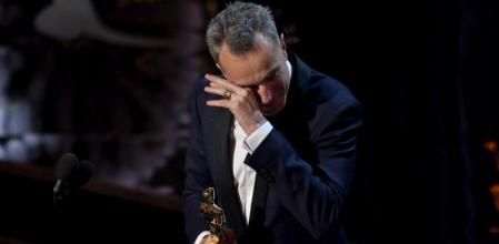 Daniel Day-Lewis recoge el Oscar al mejor actor por su papel protagonista en 'Lincoln'