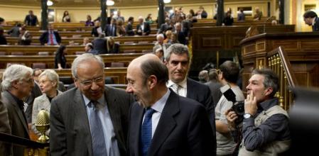 Alfredo Pérez Rubalcaba y Alfonso Guerra, en el Congreso