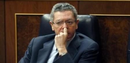 El ministro de Justicia, Alberto Ruiz-Gallardón, durante la sesión de control al Gobierno, esta mañana en el Congreso de los Diputados.