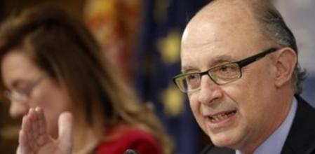El ministro de Hacienda, Cristóbal Montoro, durante la rueda de prensa que ha ofrecido hoy para informar sobre los datos de la ejecución presupuestaria del año pasado enviados a Bruselas.