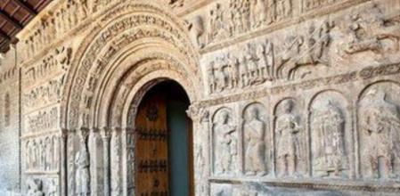 La portalada del Monestir de Ripoll es el único elemento sin restaurar