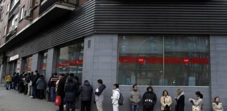 Cola ante una oficina de empleo