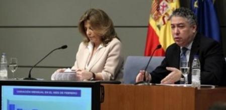 Los secretarios de Estado de Empleo, Engracia Hidalgo, y de Seguridad Social, Tomás Burgos, durante la rueda de prensa que han ofrecido hoy para analizar los datos del paro y de afiliación en febrero.