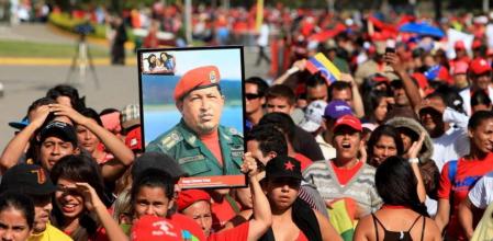 Simpatizantes del Presidente de Venezuela, Hugo Chávez, hacen fila para despedirse del líder bolivariano