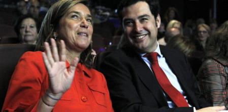 La ministra de Sanidad, Servicios Sociales e Igualdad, Ana Mato, conversa con el secretario de estado de Igualdad, Juan Manuel Moreno