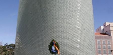 Monumento erigido en la estación de Atocha en recuerdo a las 192 personas fallecidas en los trenes el 11-M