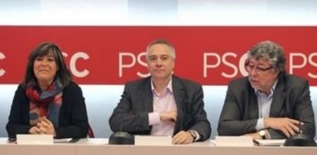 La alcaldesa de L'Hospitalet de Llobregat (Barcelona), Núria Marín; el primer secretario del PSC, Pere Navarro, y el secretario de acción política del PSC y alcalde de Cornellà de Llobregat (Barcelona), Antoni Balmon, durante la reunión hoy del secretariado y de la comisión ejecutiva del partido.