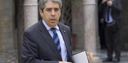 Francesc Homs, antes de entrar en la reunión del Consell Executiu en el Palau de la Generalitat
