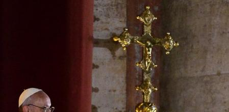 Jorge Bergoglio, nuevo papa Francisco, en su primera aparición en el balcón de San Pedro