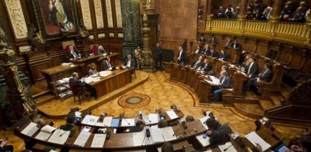 Vista general del pleno del Ayuntamiento de Barcelona