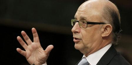 El ministro de Hacienda, Cristóbal Montoro, durante su intervención en la sesión de control al Ejecutivo en el Congreso