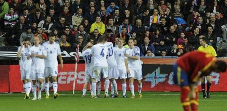 La selección de Finlandía celebra el gol del empate