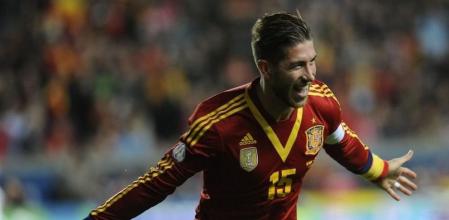 Ramos celebra su gol ante los nórdicos en el partido de ida de la clasificación al Mundial 2014