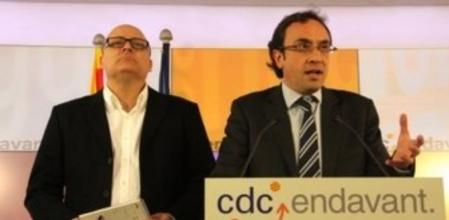 El secretario de Organización de CDC, Josep Rull, y el vicesecretario general de Coordinación Institucional, Lluís Corominas, en rueda de prensa este dilluns