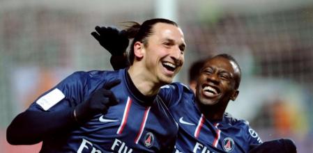 Zlatan Ibrahimovic, delantero del PSG, celebra un gol.