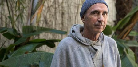 Lluis Llach presenta su libro 'Estimat Miquel en homenaje a su amigo el poeta Miquel MartÍ i Pol