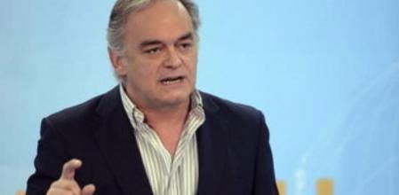 Fotografía facilitada por el PP, del vicepresidente general de Estudios y Programas del partido, Esteban González Pons, durante su intervención en una reunión con parlamentarios del PP de la provincia de Castellón