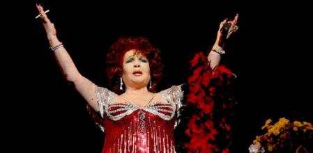 La actriz Sara Montiel participó en el año 2008 en el espectáculo especial de 'Cómeme el coco negro', de La Cubana, en el Coliseum