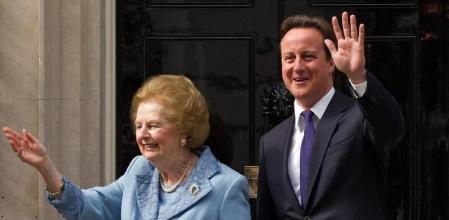 Tatcher y Cameron el el 10 de Downing Street el 8 de junio de 2010