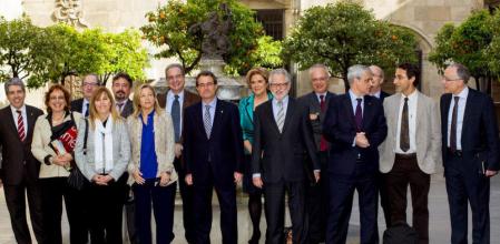 Los miembros del Consell per a la Transición Nacional se hicieron una foto de familia antes de celebrar su primera reunión