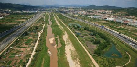 Vista del río Llobregat, en el tramo que discurre entre Pallejà a Sant Joan Despí