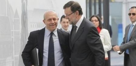 El ministro de Educación y el presidente del Gobierno, a la entrada del Congreso para la sesión de control
