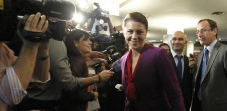 María Dolores de Cospedal en una reunión con los diputados del PP