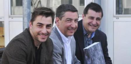 Los hermanos Roca (Jordi, Joan y Josep de izquierda a derecha), en la presentación de su libro
