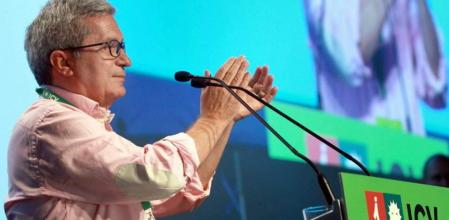 El presidente saliente de Iniciativa per Catalunya-Els Verds (ICV), Joan Saura, tras exponer su informe de gestión al inicio de la 10 Asamblea