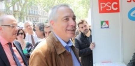 Pere Navarro, en el estad del partido socialista de Catalunya (PSC) en la Rambla de Barcelona.