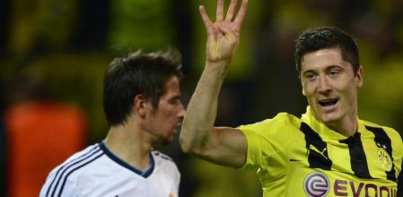 Robert Lewandowski celebra su cuarto gol