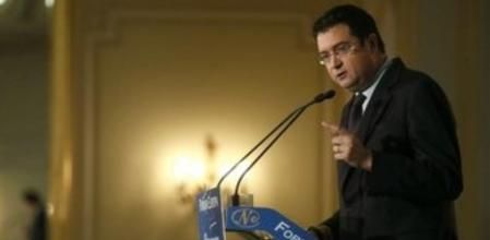 El secretario de Organización del PSOE, Óscar López, durante su intervención en el desayuno informativo del Fórum Europa.