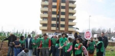 La Plataforma de Afectados por la Hipoteca en los pisos ocupados de Salt