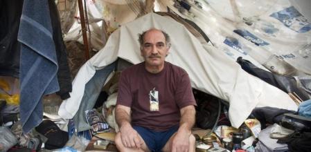 Yannis (foto), Dimitris y Yorgos pertenecen a la nueva casta de pobres que ha engendrado la crisis