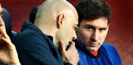 Messi en el banquillo durante el partido contra el Bayern