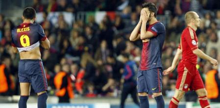 Los jugadores del Barça se lamentan tras un gol del Bayern en el Camp Nou